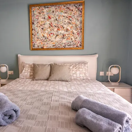 Bugibba - Luxury Seafront, Only For Family Daire