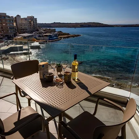 Bugibba - Luxury Seafront, Only For Family Daire *