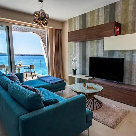 Bugibba - Luxury Seafront, Only For Family *