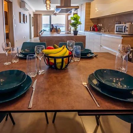 Bugibba - Luxury Seafront, Only For Family Daire