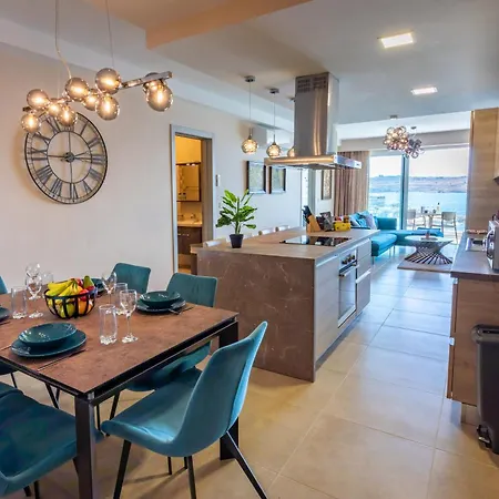 Daire Bugibba - Luxury Seafront, Only For Family *