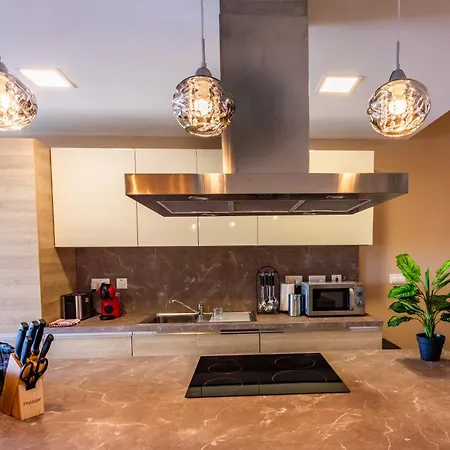 Bugibba - Luxury Seafront, Only For Family Daire St. Paul's Bay