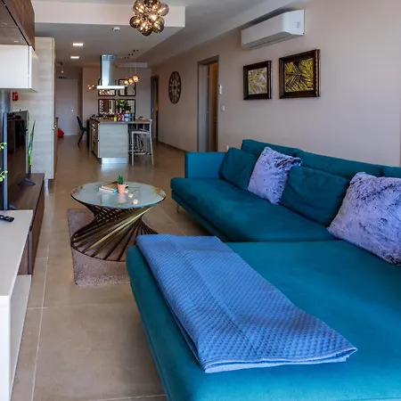 Bugibba - Luxury Seafront, Only For Family Daire