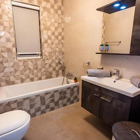 Bugibba - Luxury Seafront, Only For Family *