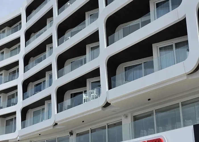 Bugibba - Luxury Seafront, Only For Family * St Paul's Bay