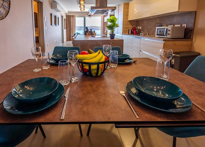 Bugibba - Luxury Seafront, Only For Family Διαμέρισμα