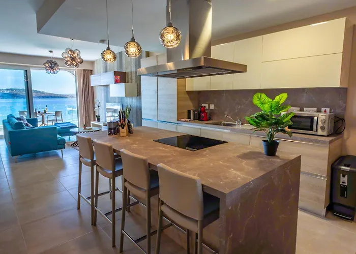 Bugibba - Luxury Seafront, Only For Family St Paul's Bay