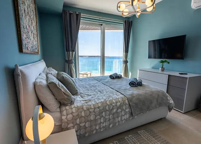 Bugibba - Luxury Seafront, Only For Family