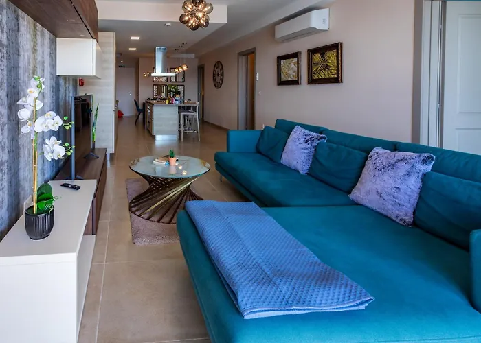 Bugibba - Luxury Seafront, Only For Family Apartament