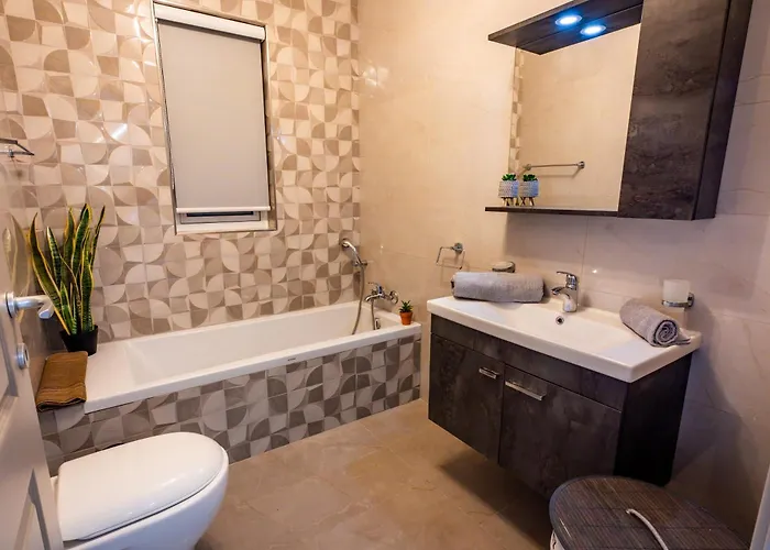 Bugibba - Luxury Seafront, Only For Family *