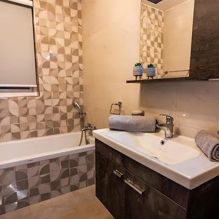 Bugibba - Luxury Seafront, Only For Family * St. Paul's Bay