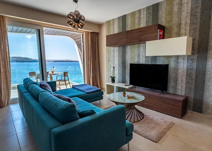 Bugibba - Luxury Seafront, Only For Family *